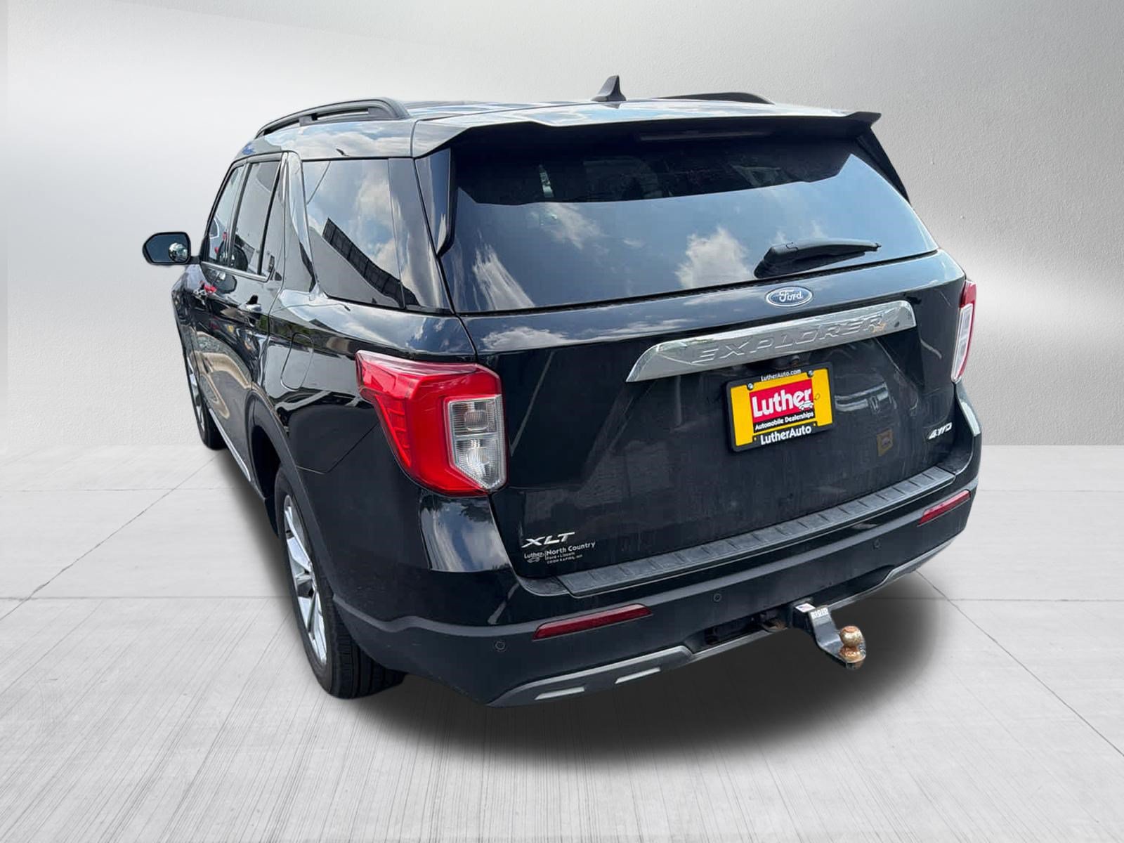 Used 2023 Ford Explorer XLT w/ Equipment Group 202A AWD/4WD image 9
