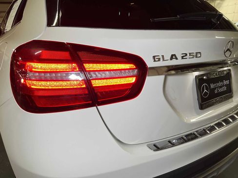 Used 2018 Mercedes-Benz GLA 250 4MATIC image 14