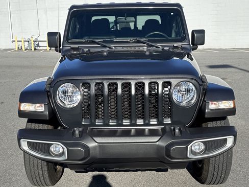 Used 2022 Jeep Gladiator Sport image 9