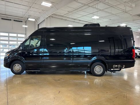 Used 2022 Mercedes-Benz Sprinter 3500 image 6