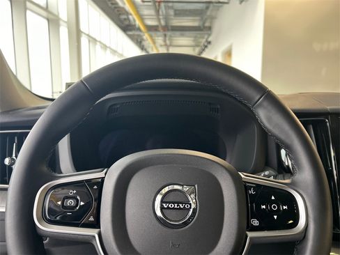 Certified 2025 Volvo XC60 B5 Plus image 11