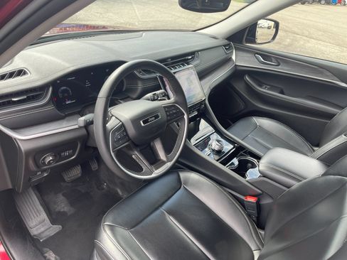 Used 2023 Jeep Grand Cherokee Limited AWD/4WD image 10