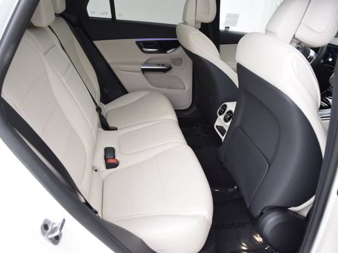 Used 2026 Mercedes-Benz GLC 300 image 19