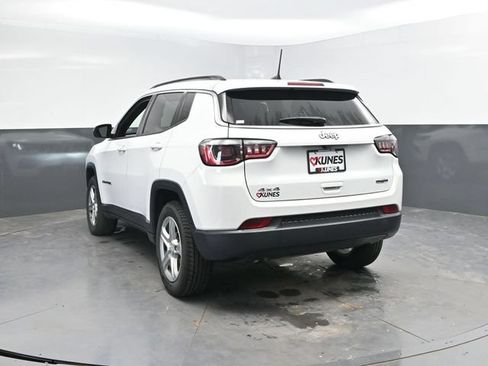 Used 2024 Jeep Compass Latitude AWD/4WD image 12