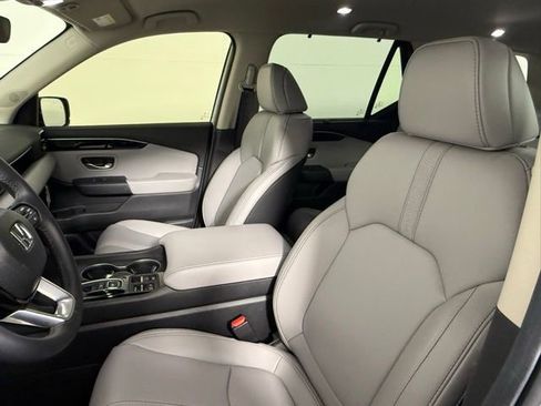 Used 2025 Honda Pilot EX-L image 25