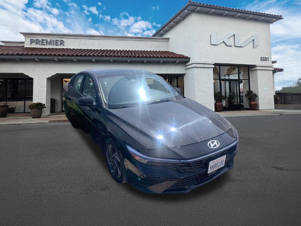 Used 2025 Hyundai Elantra Limited FWD image 4