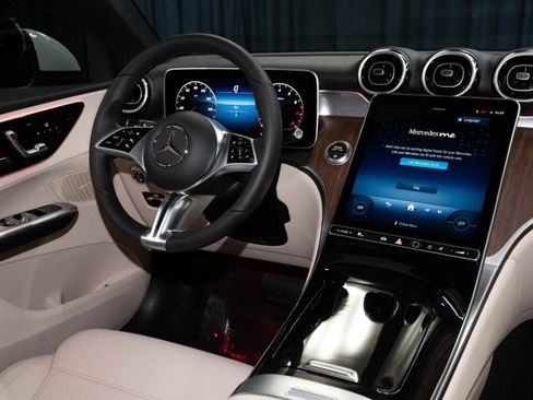 New 2026 Mercedes-Benz GLC 300 image 16