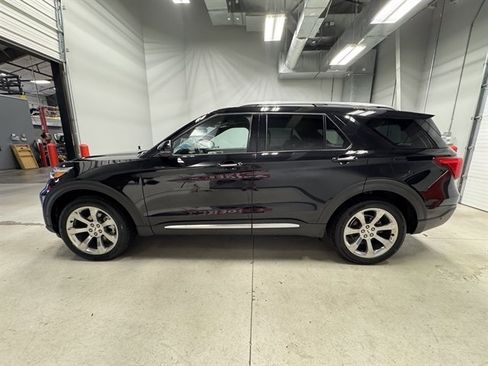Used 2020 Ford Explorer Platinum w/ Premium Technology Package image 4