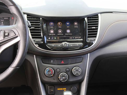 Used 2022 Chevrolet Trax LT w/ LT Convenience Package AWD/4WD image 12