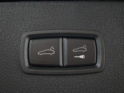 Certified 2026 Porsche Macan AWD/4WD image 25