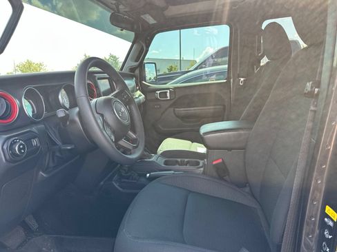 Used 2023 Jeep Gladiator Sport AWD/4WD image 10