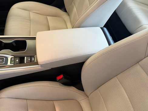 Used 2022 Honda Accord Touring image 12