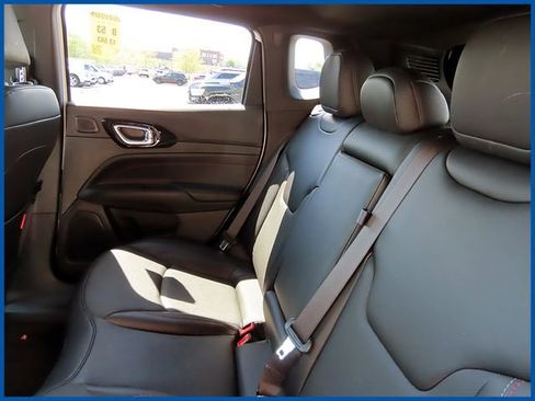 Used 2023 Jeep Compass Trailhawk w/ Trailhawk Elite Group AWD/4WD image 10