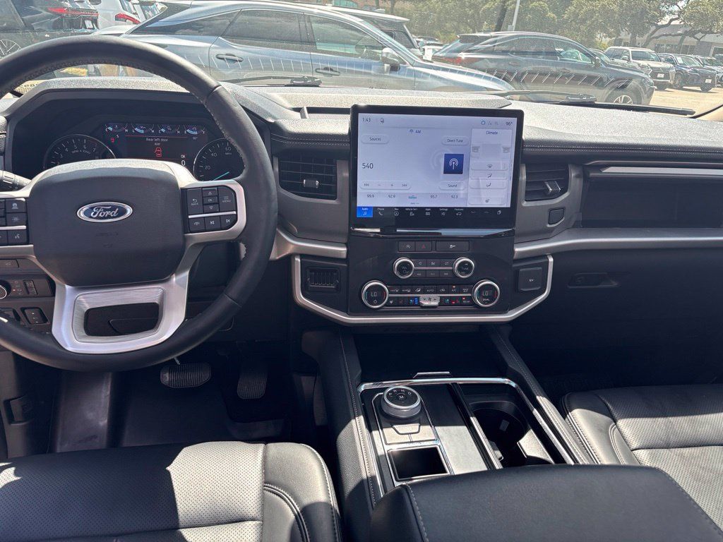 Used 2024 Ford Expedition XLT RWD image 18