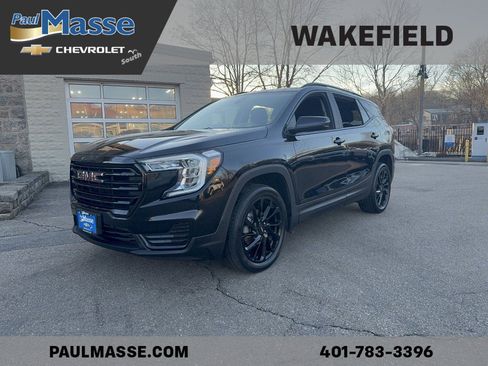 Used 2023 GMC Terrain SLE w/ Driver Convenience Package image 2