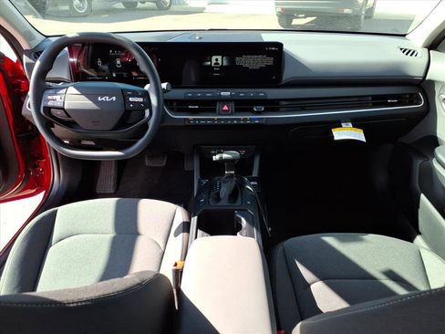 Used 2025 Kia K4 LXS image 28