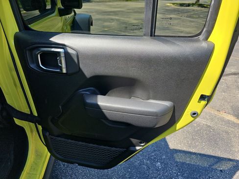 Used 2024 Jeep Wrangler Unlimited AWD/4WD image 16