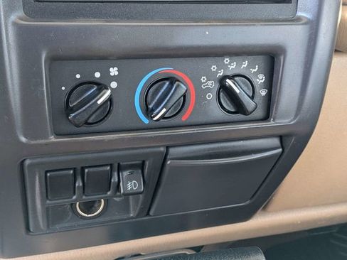 Used 2000 Jeep Wrangler Sahara AWD/4WD image 16