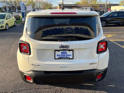 Used 2018 Jeep Renegade Latitude AWD/4WD image 14