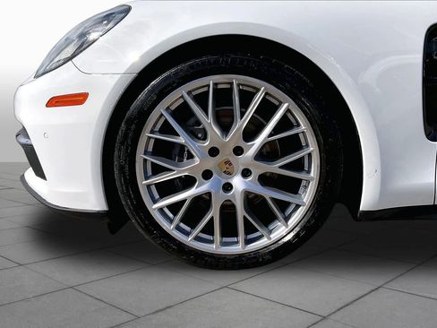 Used 2018 Porsche Panamera 4 AWD/4WD image 10