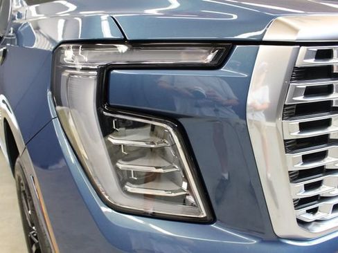 Used 2026 GMC Yukon XL Denali w/ Sun & Power Step Package AWD/4WD image 5