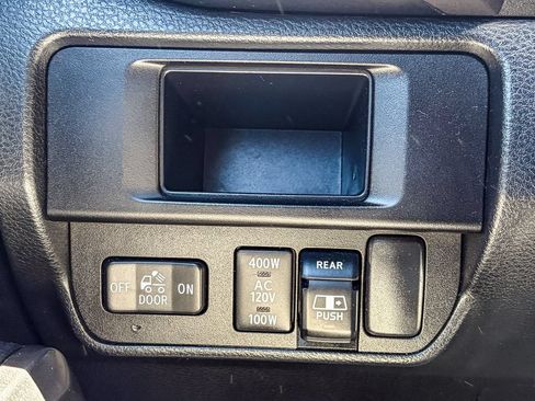 Used 2017 Toyota Tacoma TRD Sport AWD/4WD image 44