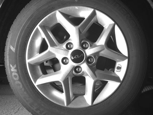 Used 2025 Kia Soul LX w/ LX Technology Package FWD image 22