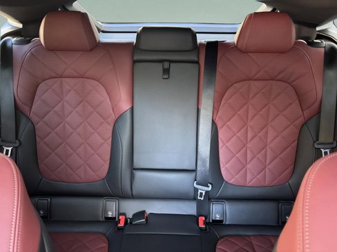 Used 2025 BMW X6 xDrive40i w/ Executive Package image 28