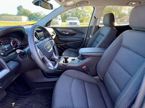 Used 2024 GMC Terrain SLE w/ Driver Convenience Package image 4
