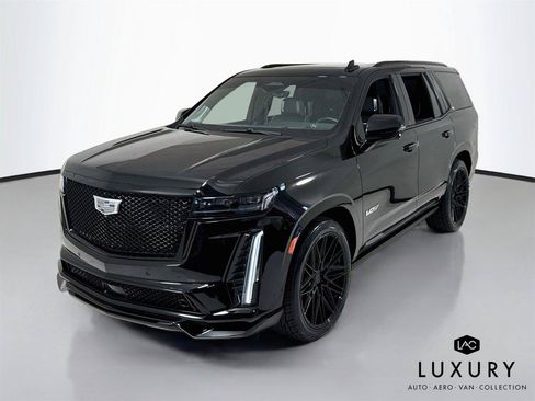 Used 2023 Cadillac Escalade V w/ LPO, ONYX Package AWD/4WD image 4