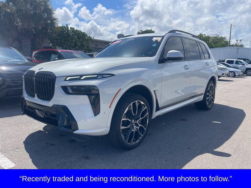 Used 2024 BMW X7 xDrive40i w/ M Sport Package AWD/4WD image 1