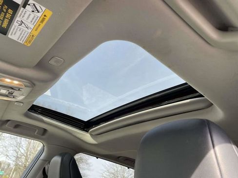 Used 2023 Toyota Highlander XLE image 23