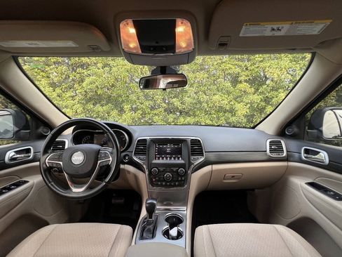 Used 2020 Jeep Grand Cherokee Laredo AWD/4WD image 29