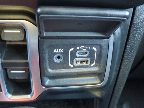 Used 2024 Jeep Wrangler Unlimited Sahara image 22