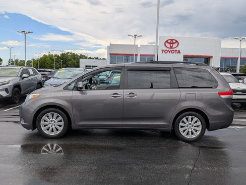 Used 2013 Toyota Sienna Limited w/ Premium Pkg AWD/4WD image 5