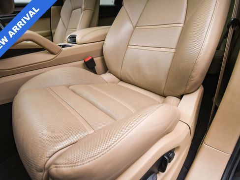 Used 2023 Porsche Cayenne Platinum Edition image 51