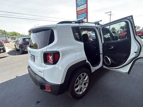 Used 2017 Jeep Renegade Latitude FWD image 16