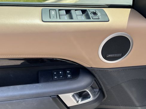 Certified 2023 Land Rover Discovery Metropolitan Edition AWD/4WD image 16