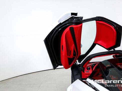 Used 2024 McLaren 750S image 11