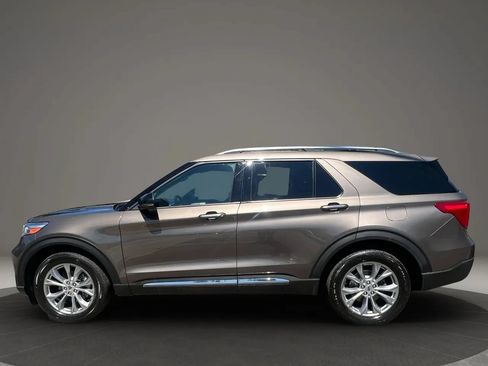 Used 2021 Ford Explorer Limited w/ Equipment Group 301A AWD/4WD image 8