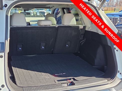 Used 2023 Nissan Rogue SV w/ SV Premium B Package image 9