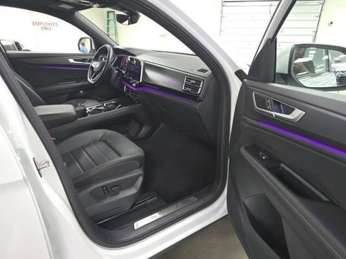 Used 2025 Volkswagen Atlas Cross Sport SEL AWD/4WD image 5