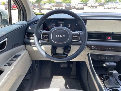 New 2026 Kia Carnival EX FWD image 12