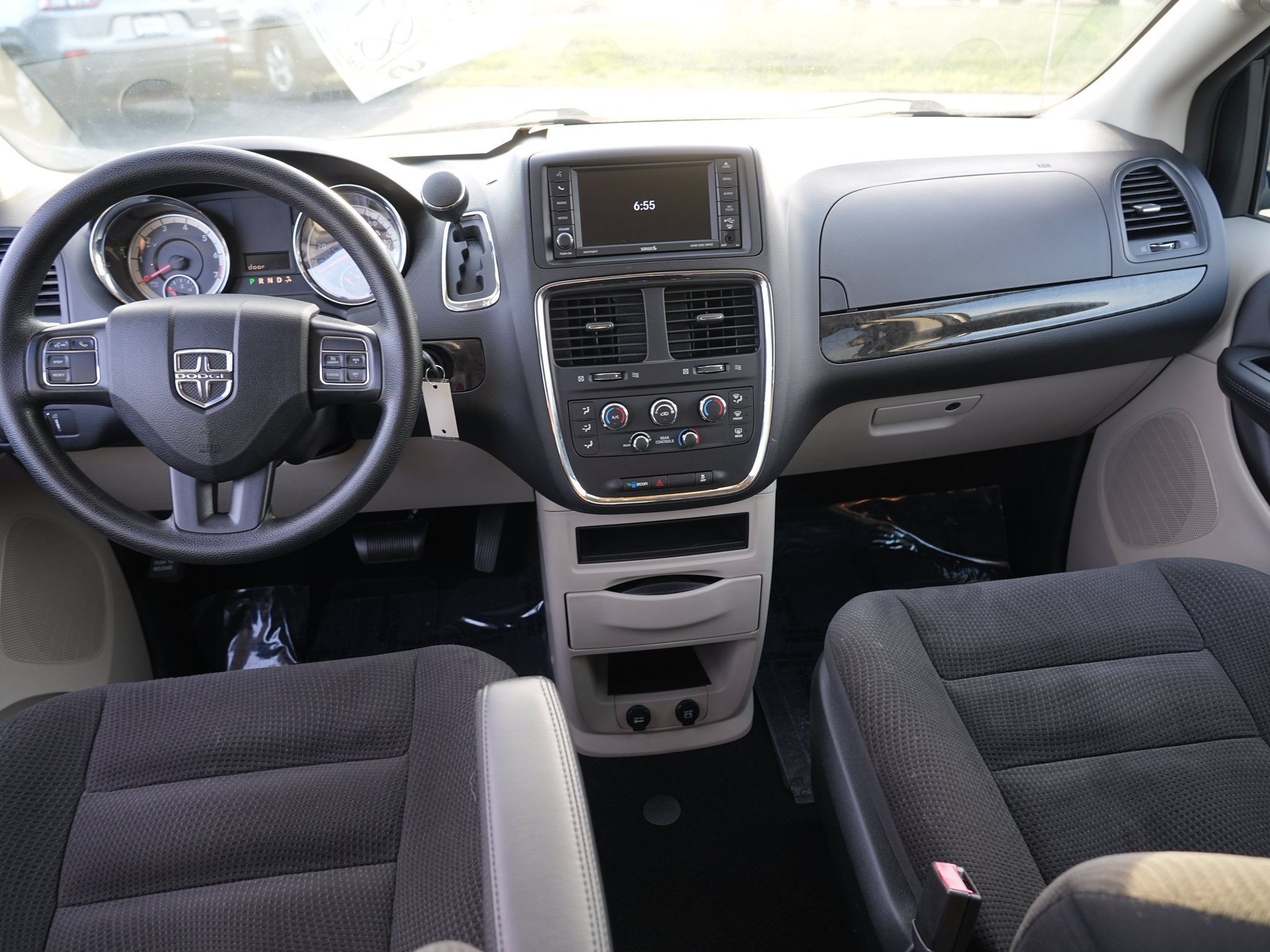 Used 2018 Dodge Grand Caravan SE w/ UConnect Hands-Free Group FWD image 25