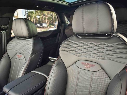 New 2025 Bentley Bentayga Extended Wheelbase image 26