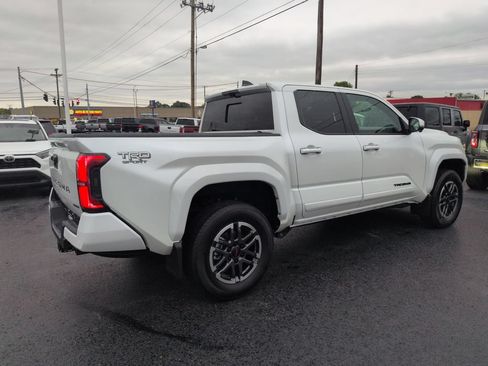 Used 2026 Toyota Tacoma TRD Sport w/ TRD Sport Premium Package AWD/4WD image 5