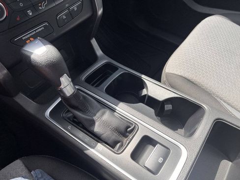 Used 2017 Ford Escape SE w/ SE Cold Weather Package AWD/4WD image 19