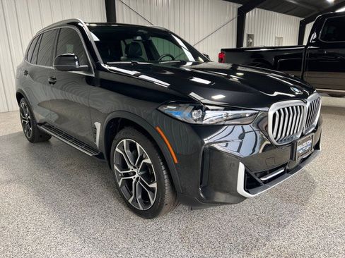 Used 2024 BMW X5 xDrive40i w/ Premium Package image 4