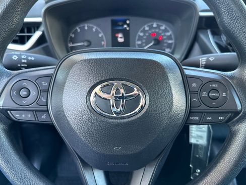 Used 2025 Toyota Corolla LE image 21