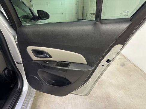 Used 2014 Chevrolet Cruze LT FWD image 33